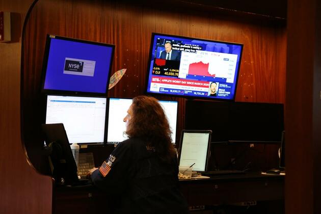 Economic Watch: Nasdaq falls into bear market as U.S. stocks continue plunge amid tariff concerns