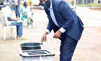 Kiyemba ng'akuba akalulu. Kiyemba ng'akuba akalulu.