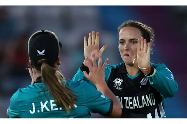 New Zealand keep Women's T20 World Cup hopes alive with narrow four-run win over Ireland
