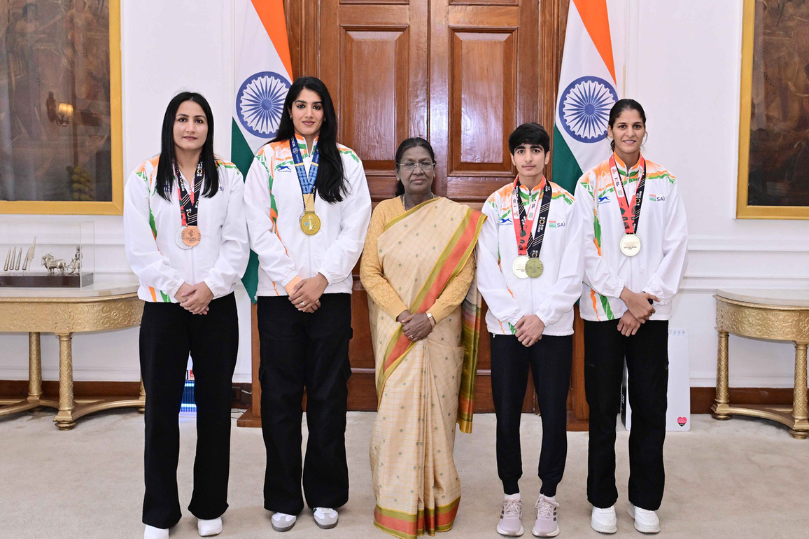 President Murmu honours Indian women boxers after medal haul in Liverpool