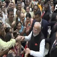 PM Modi receives warm welcome from Indian diaspora in Colombo