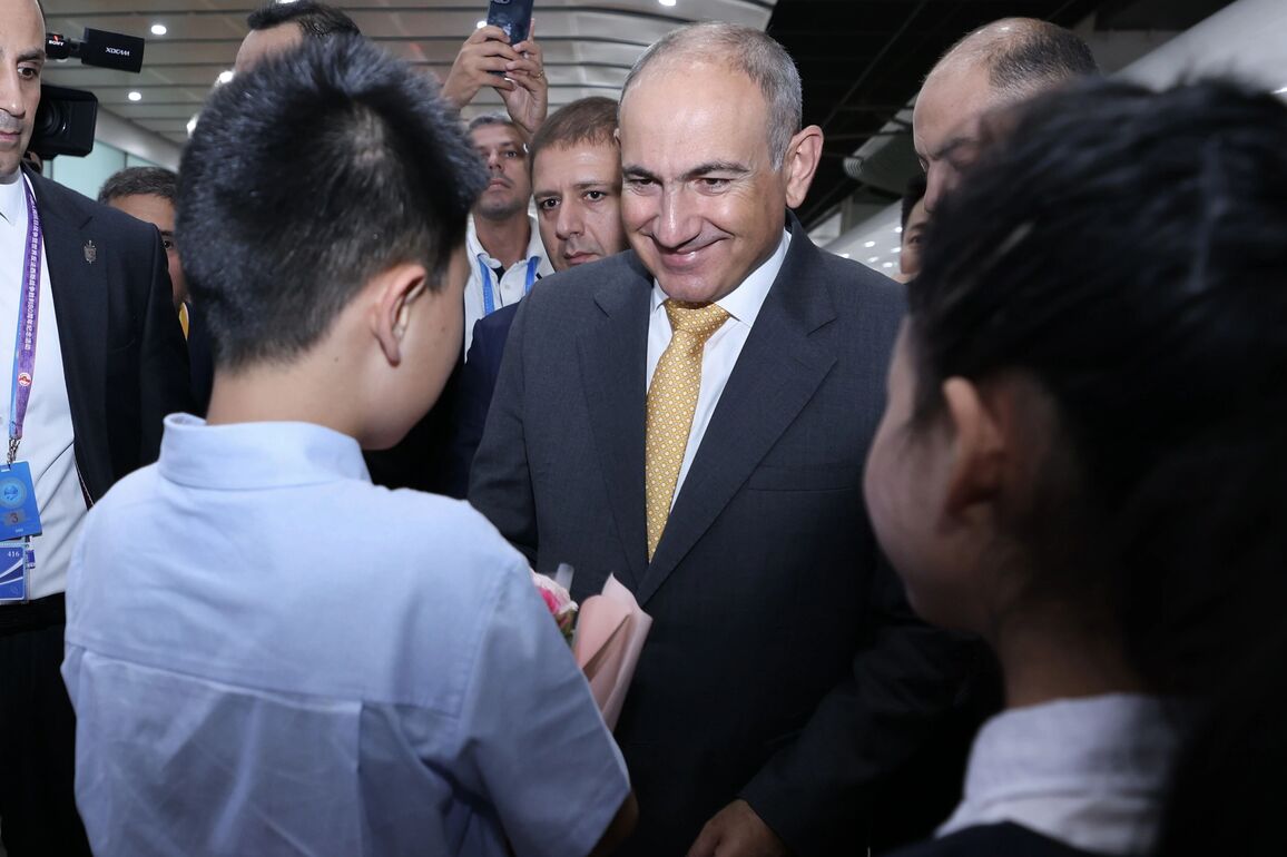 CHINA-BEIJING-ARMENIAN PM-ARRIVAL (CN)