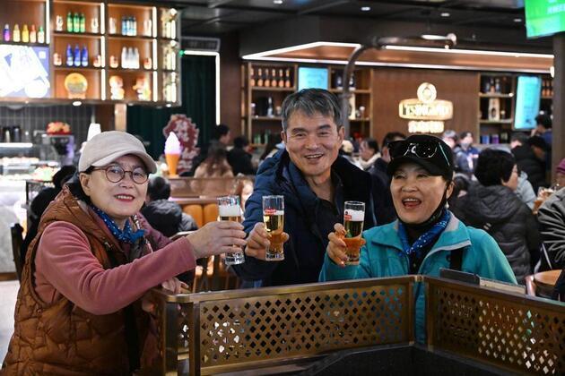Beer museum refreshes China's summer tourism experience amid cultural travel surge