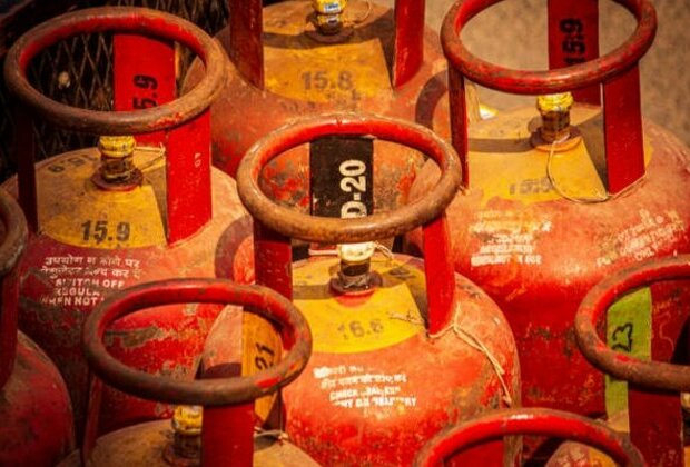 Oil companies reduce price of 19 kg commercial and 5 kg FTL cylinders