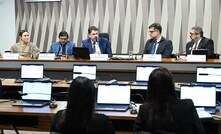 Relator do PL, senador Wilder Morais (ao centro) conduziu audiência
