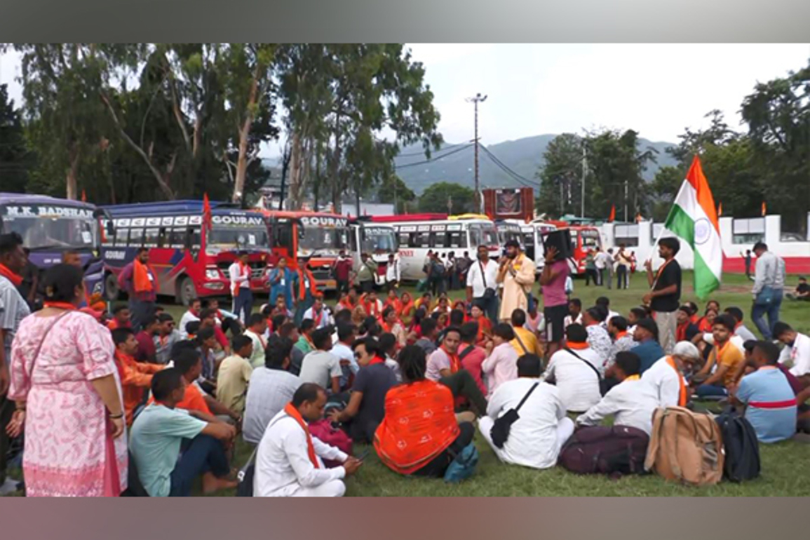 J-K: Fourth batch of Baba Budha Amarnath Yatra devotees arrives in Poonch to warm welcome