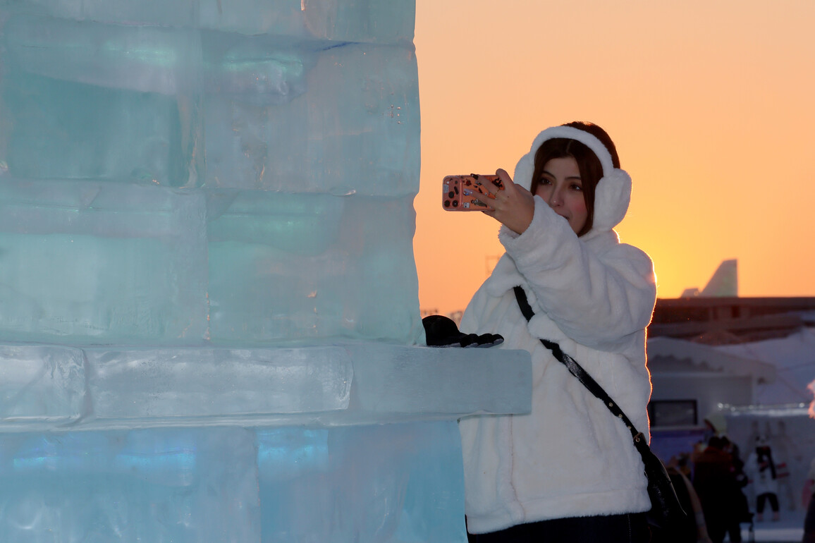 CHINA-HEILONGJIANG-HARBIN-ICE & SNOW WORLD-SUNSET (CN)
