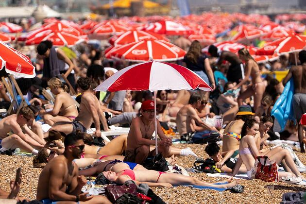 UK heatwave- Temperatures to soar to 34C today