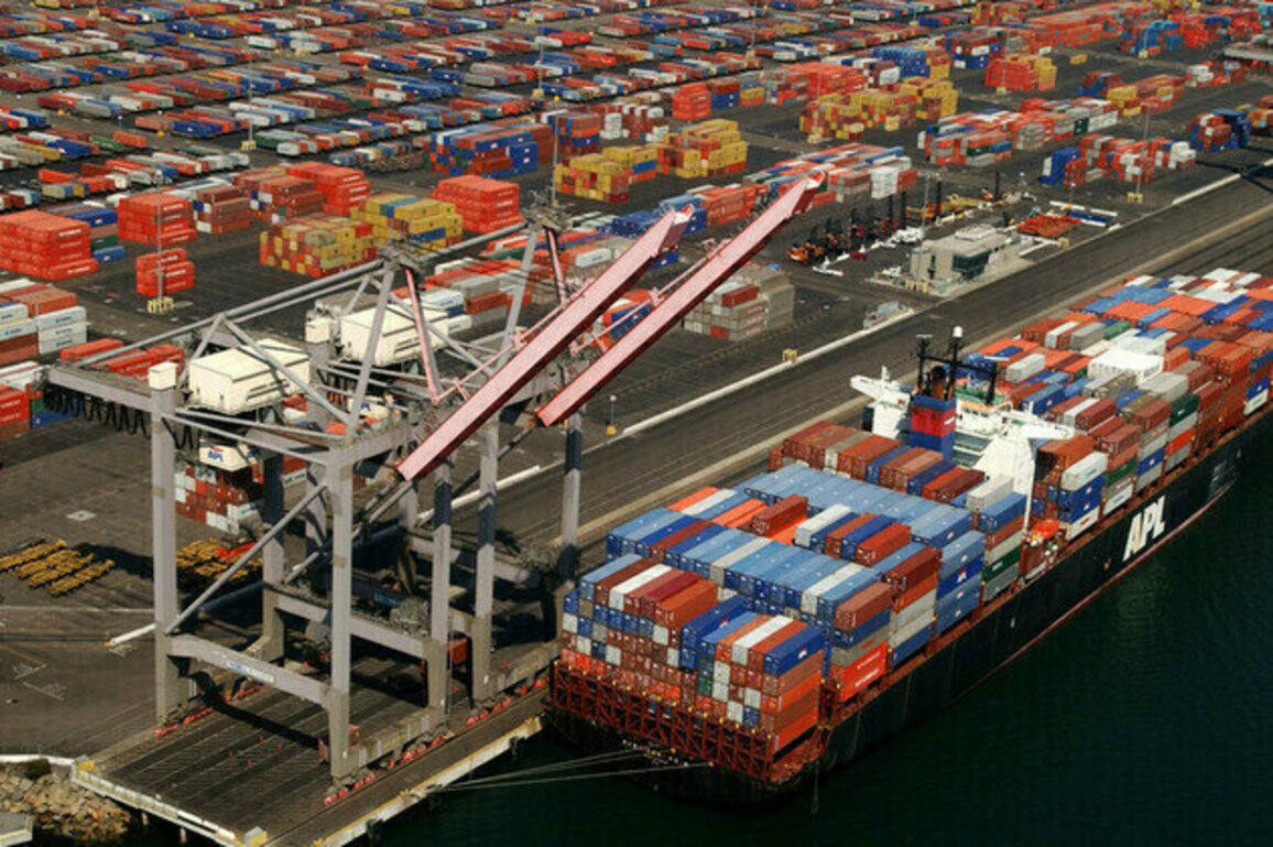 Trumps new sweeping tariffs take effect