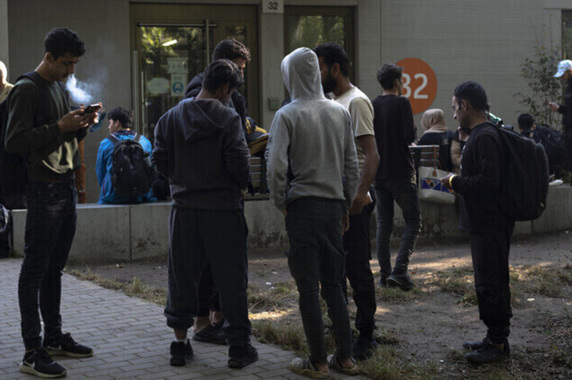 Germans back tougher limits on migrant benefits  poll