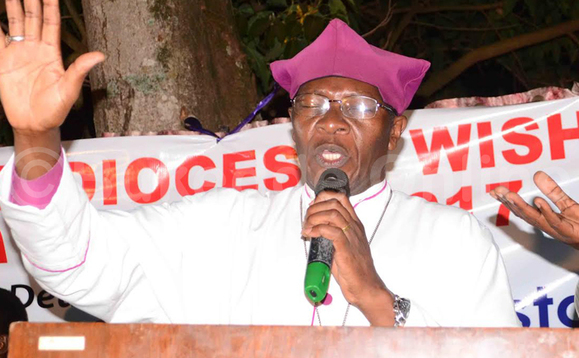 Omulabirizi Kityo Luwalira ng'abuulira e Namirembe mu kusaba okumalako omwaka Omulabirizi Kityo Luwalira ng'abuulira e Namirembe mu kusaba okumalako omwaka