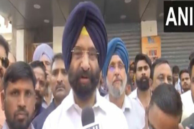 Delhi Minister Manjinder Sirsa visits Rajouri Garden; orders shutting of illegal meat shops