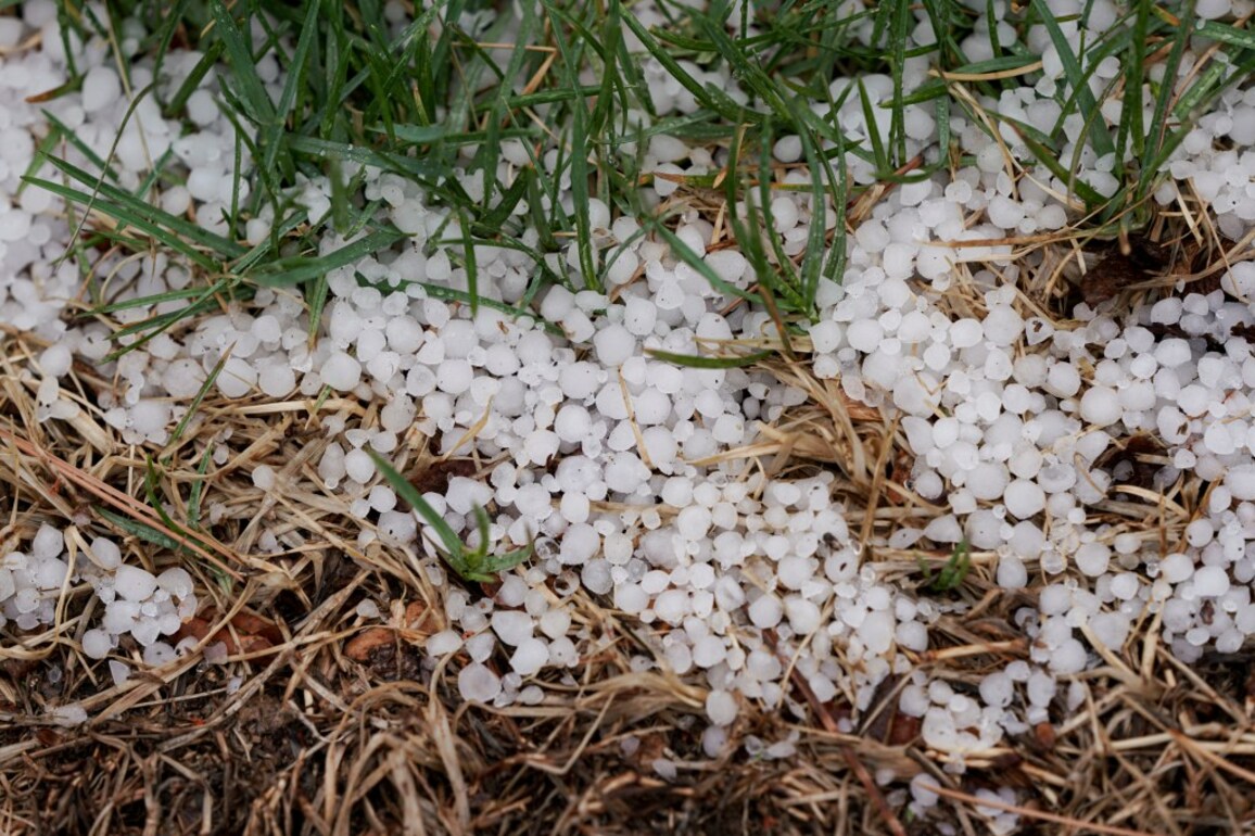 Colorado weather- Severe thunderstorms, hail and tornado possible near DIA, east Denver metro