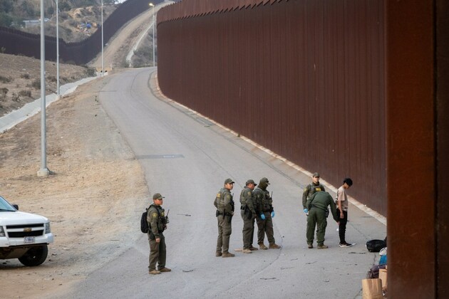 Border guards ought to get a warrant, too
