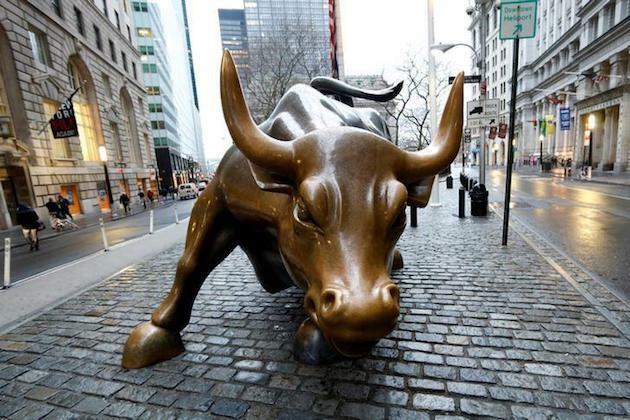 U.S. stocks close higher amid debate over Fed's next move