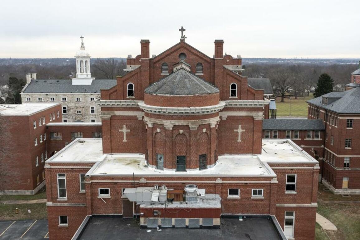 Judge rules North County seminary windows can stay for now
