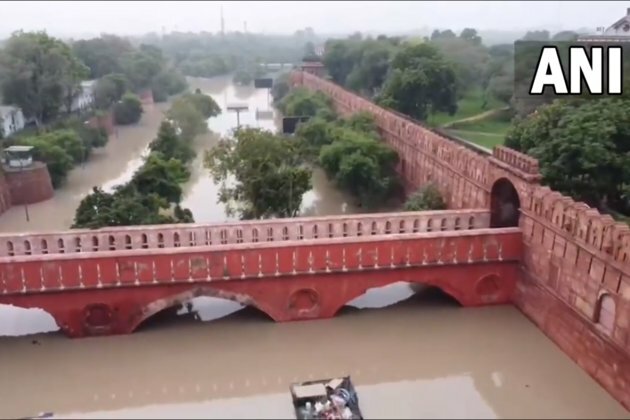 Yamuna water level starts receding, at 9 pm it was 208.07 metres