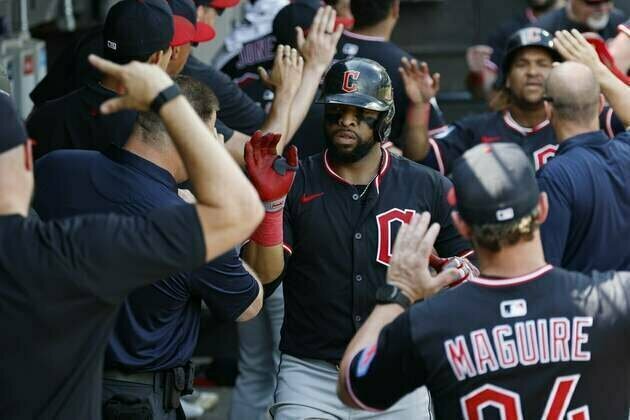 Carlos Santana's 2-run shot gives Guardians win over White Sox