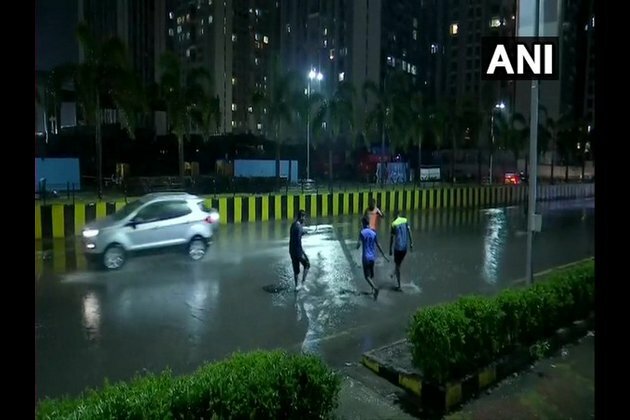 Rain lashes different parts of Mumbai
