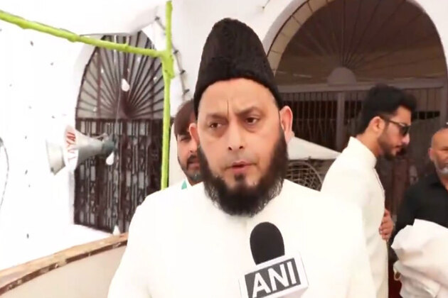 AIMPLB member Maulana Khalid Rasheed extends Eid-al-Fitr greetings