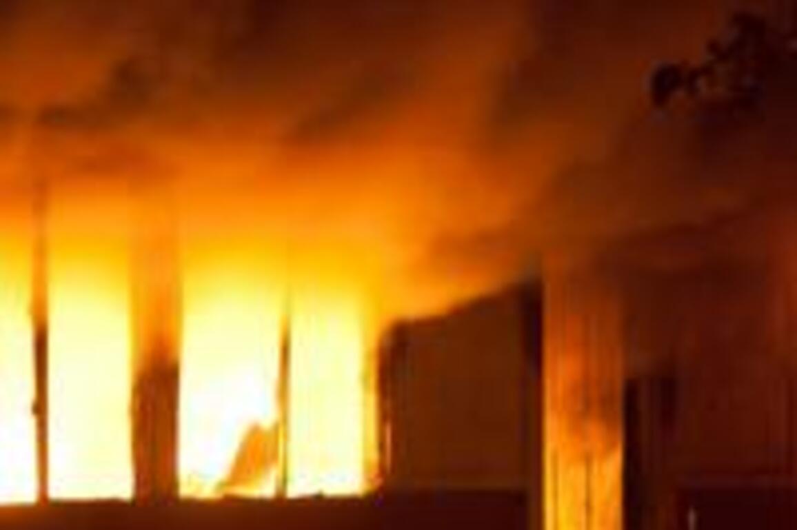Firefighters contain structure fire in Flagstaff apartment building; no injuries reported