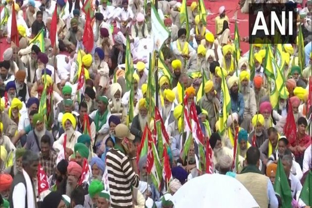 Farmer delegation meets Union Minister Tomar, hands over memorandum