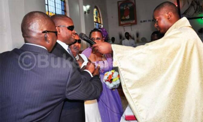 Blind couple celebrates 25 years of marriage Blind couple celebrates 25 years of marriage