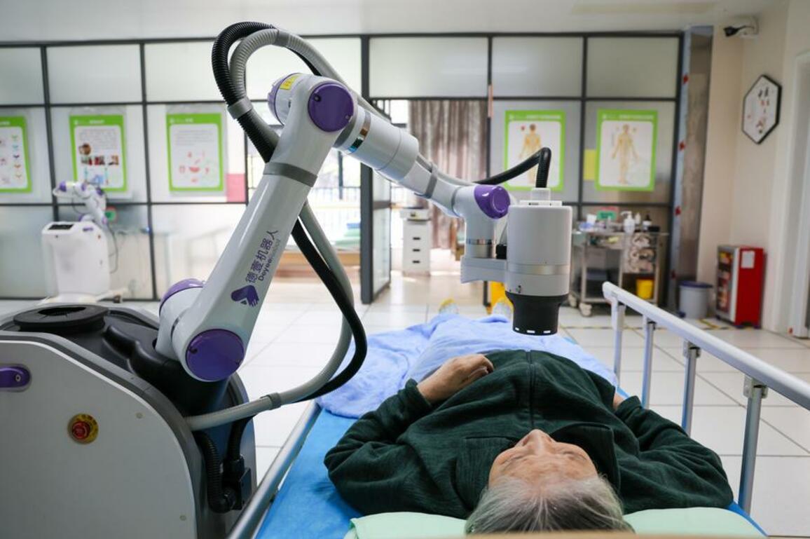 China confronts senior cancer surge with early detection, TCM