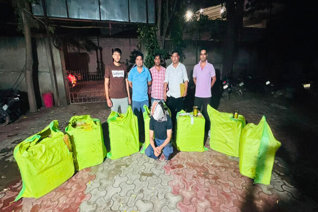 Delhi Police busts banned Chinese manjha racket, 424 reels seized; one held