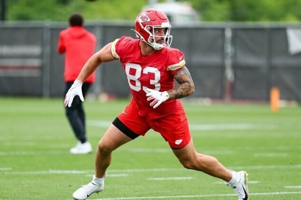 Chiefs Begin OTA Workouts at the Team Facility