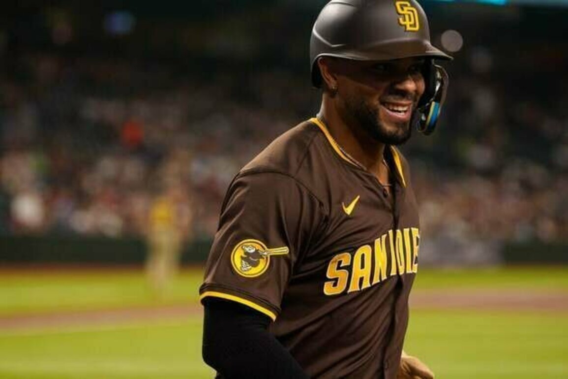 Padres explode for 5 in 11th inning, dump Diamondbacks