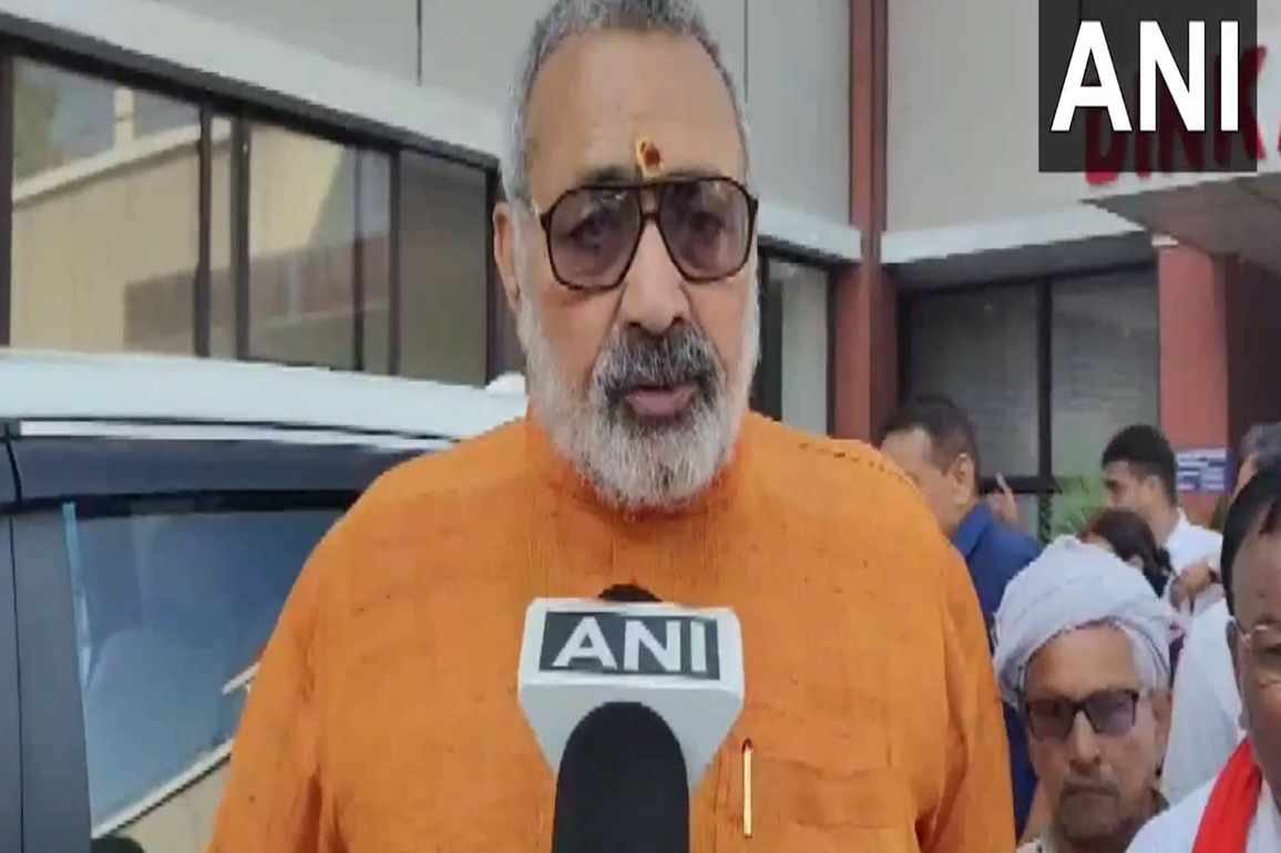"He and Congress want civil war": Union Minister Giriraj Singh slams Asaduddin Owaisi