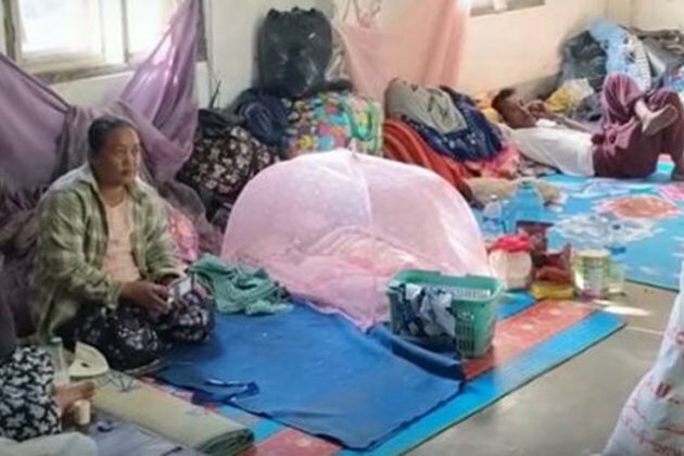 Myanmar Military Column, Artillery Firings Displace Rakhine Villagers