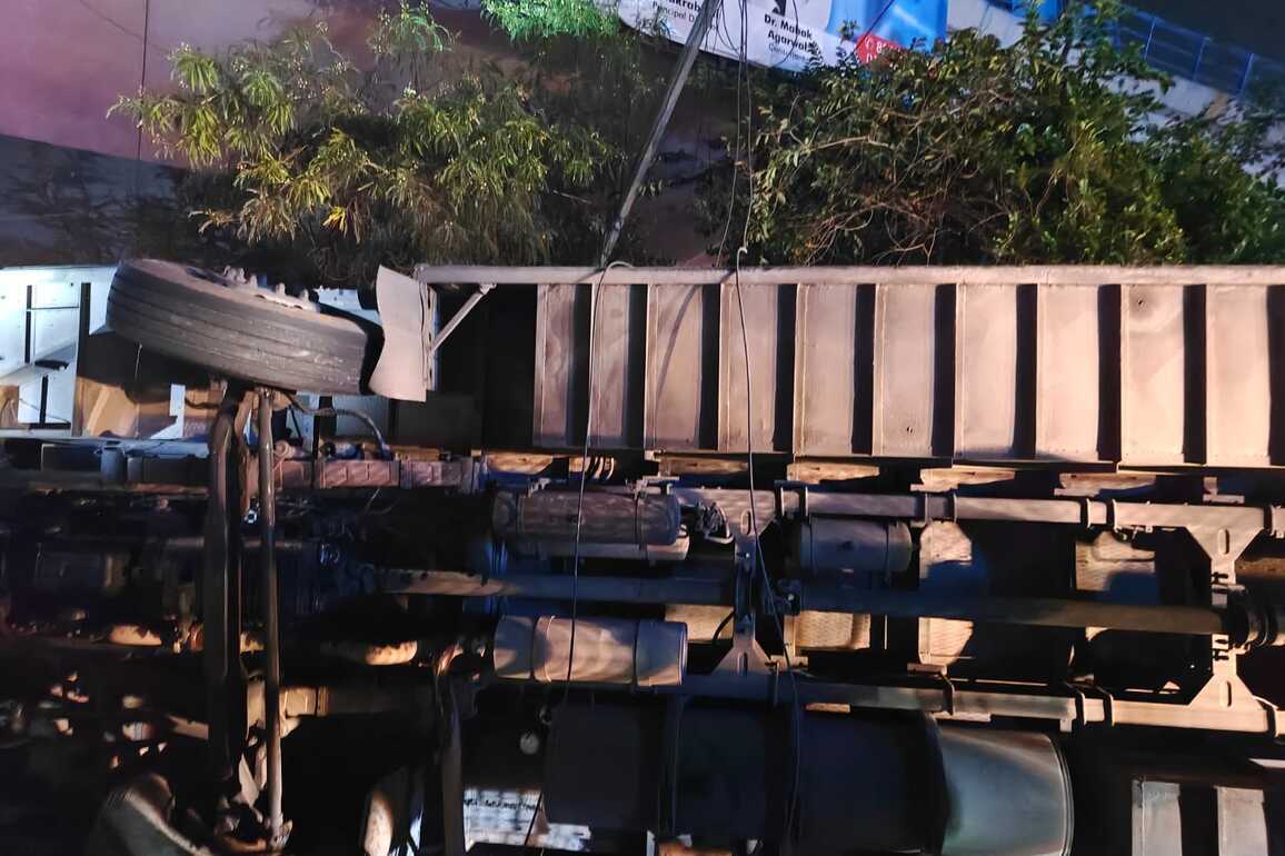 Delhi: 2 dead, 23 injured after private tourist bus overturns in Karol Bagh