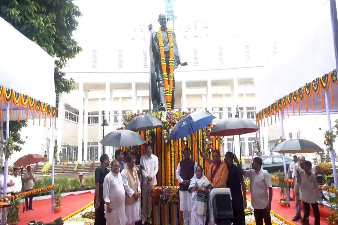 Odisha Governor, CM, Speaker pay tribute to Mahatma Gandhi on his birth anniversary