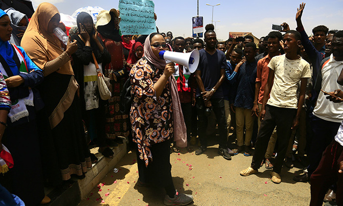 AU gives Sudan military 15 days to hand over power to civilians AU gives Sudan military 15 days to hand over power to civilians