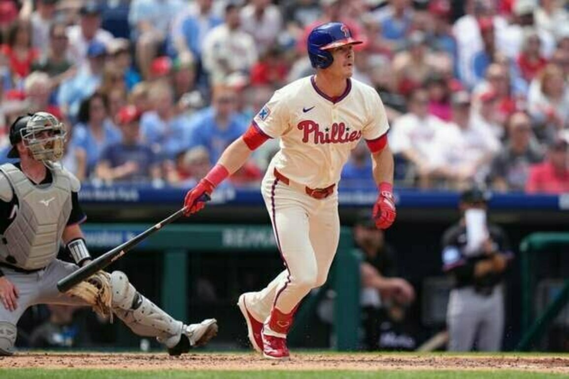 Phillies grab big lead vs. Marlins, escape with 11-10 win