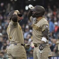 Padres slug their way past Giants