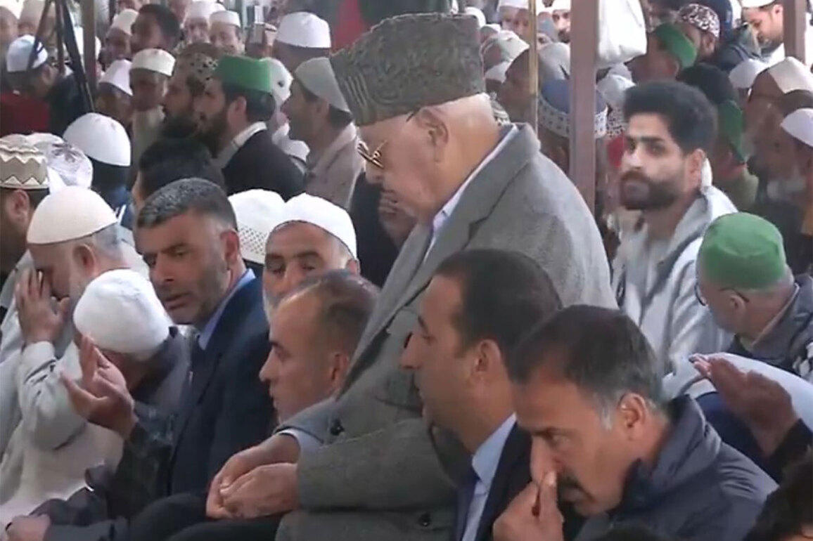 "No greater power than Allah": Farooq Abdullah offers 'Alvida Jumma' prayers at Dargah Hazratbal in Srinagar after shooting incident