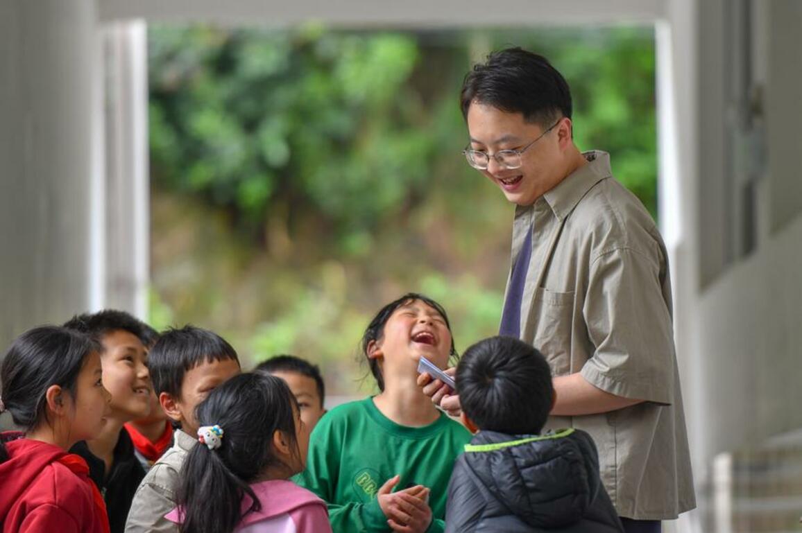 From Peking University to the countryside: Li Runnan's journey in rural revitalization in SW China