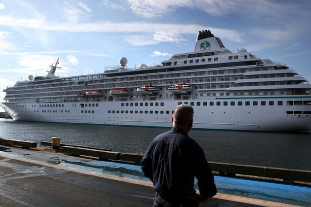 Cruise ship flees to Bahamas in bid to avoid court seizure
