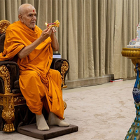 BAPS spiritual guru Mahant Swami Maharaj condoles demise of Pope Francis