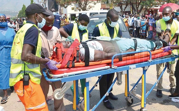 Abaabadde batendekebwa okuyamba abakoseddwa mu mataba. Abaabadde batendekebwa okuyamba abakoseddwa mu mataba.