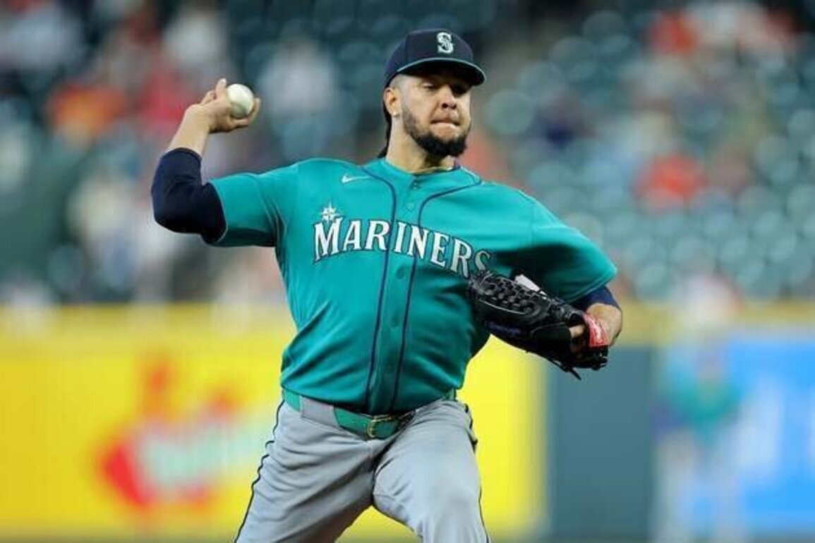 Mariners shake up rotation vs. White Sox, send Luis Castillo to bullpen