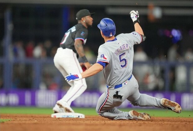 Corey Seager extends streak, Rangers post 7-0 win over Marlins