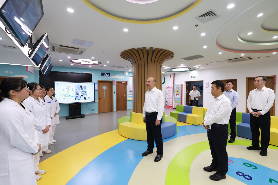 CHINA-BEIJING-LIU GUOZHONG-DOCTORS' DAY-VISIT (CN)
