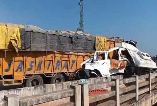 MP: 7 from Andhra die, 2 injured as pilgrims' bus returnning from Maha Kumbh collide with truck in Jabalpur