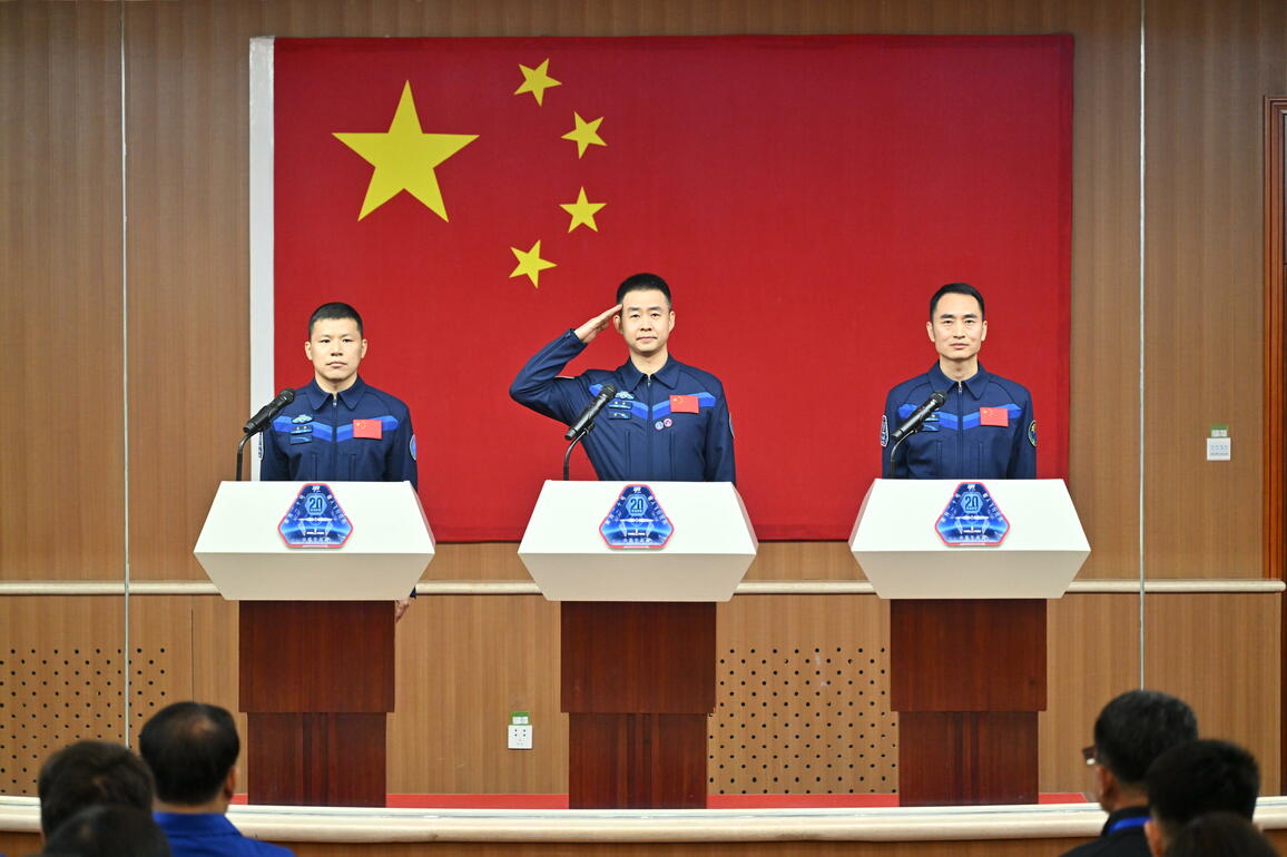 (FOCUS) CHINA-JIUQUAN-SHENZHOU-20-CREW-PRESS CONFERENCE (CN)