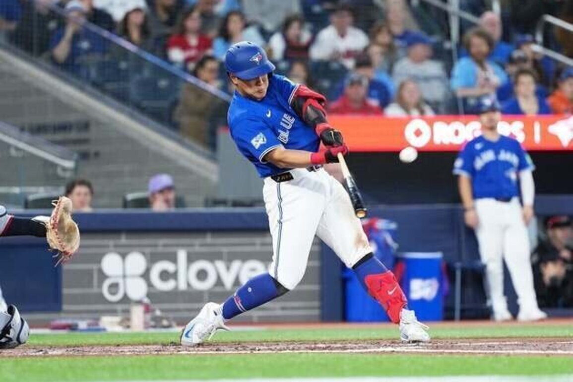 Blue Jays hold on to get one back from Guardians