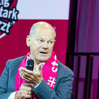 Dont rush to ban AfD  Scholz